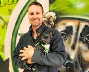 Gold Coast puppy crate training with positive reinforcement